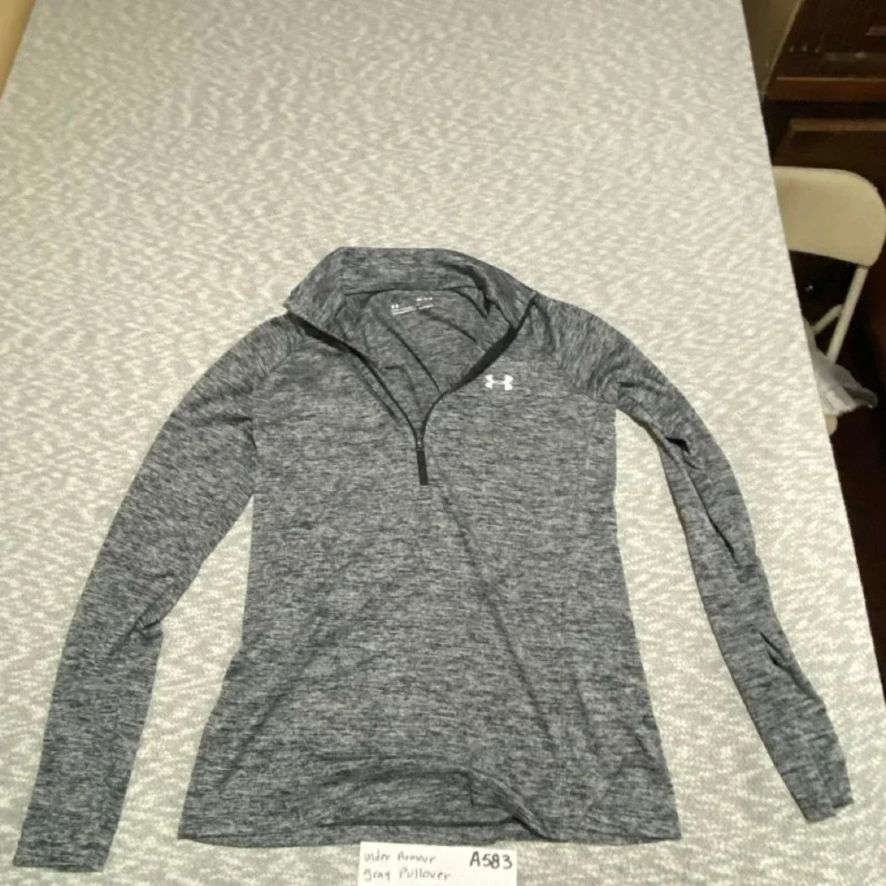 Under Armour loose Heatgear grey long sleeve sweatshirt Size MD. SKU-A583